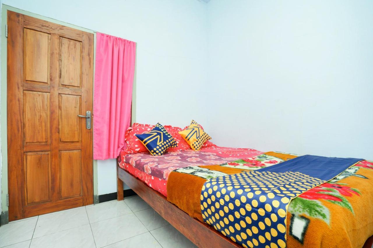 Spot On 2126 Bromo Indah Homestay Probolinggo Exterior photo