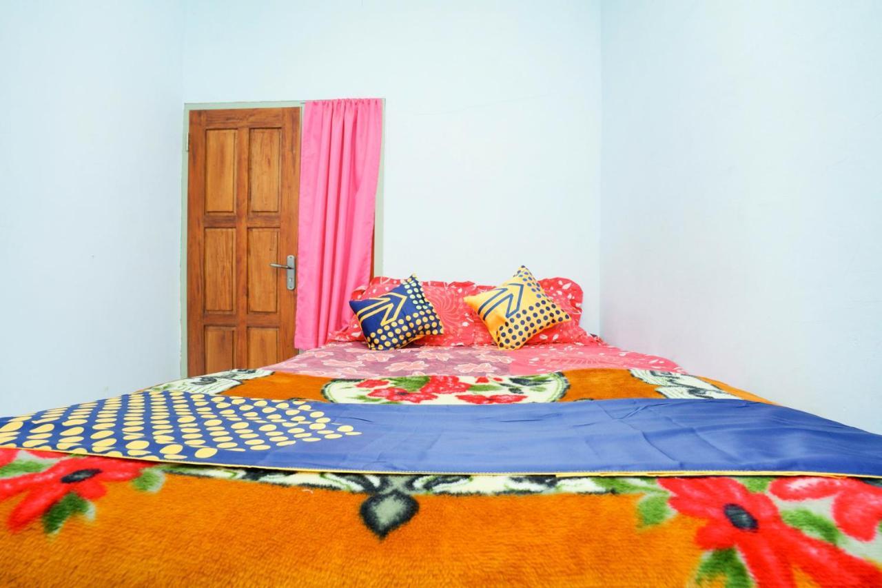 Spot On 2126 Bromo Indah Homestay Probolinggo Exterior photo