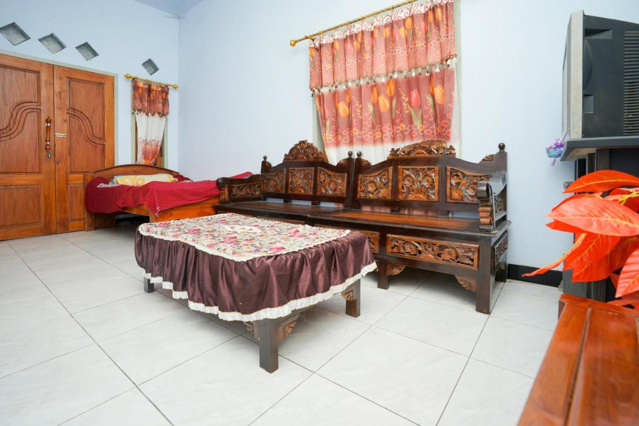 Spot On 2126 Bromo Indah Homestay Probolinggo Exterior photo