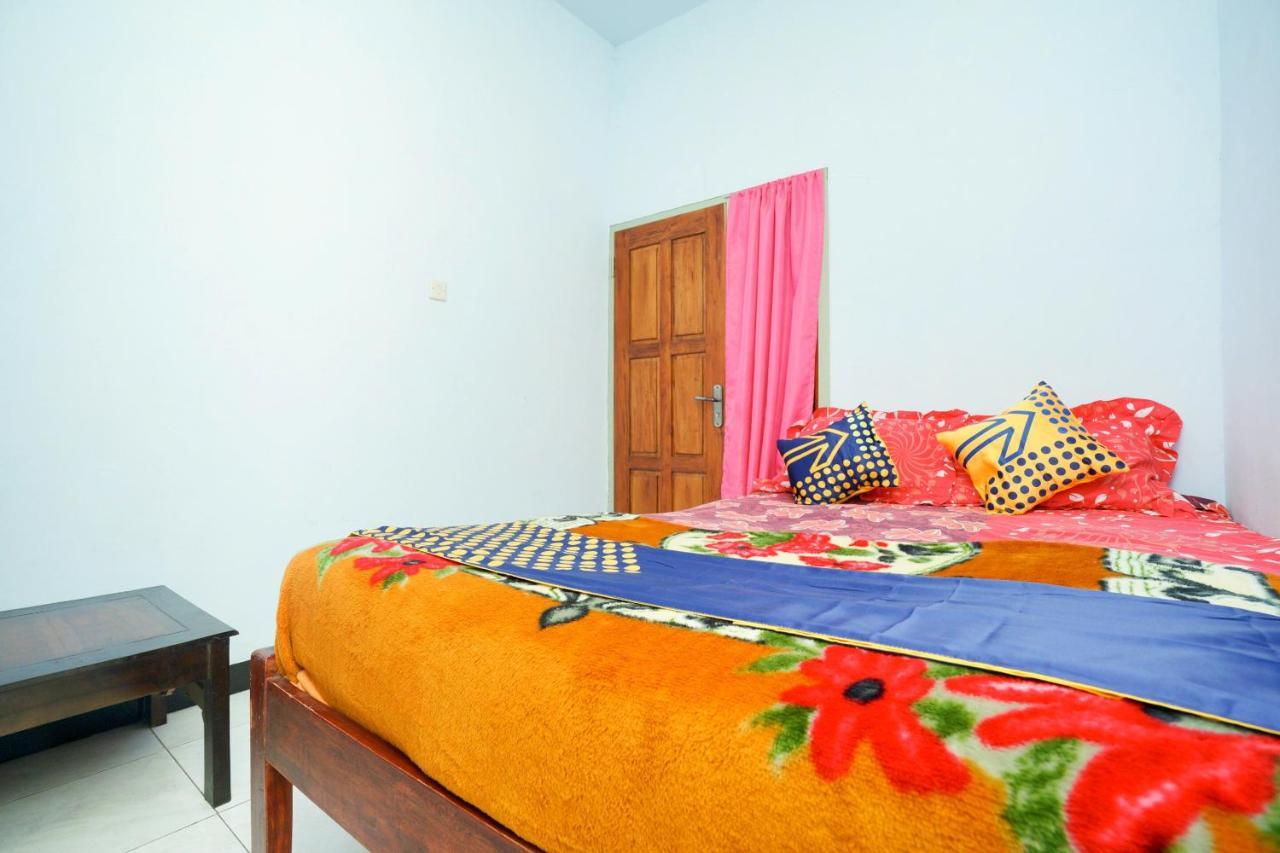 Spot On 2126 Bromo Indah Homestay Probolinggo Exterior photo