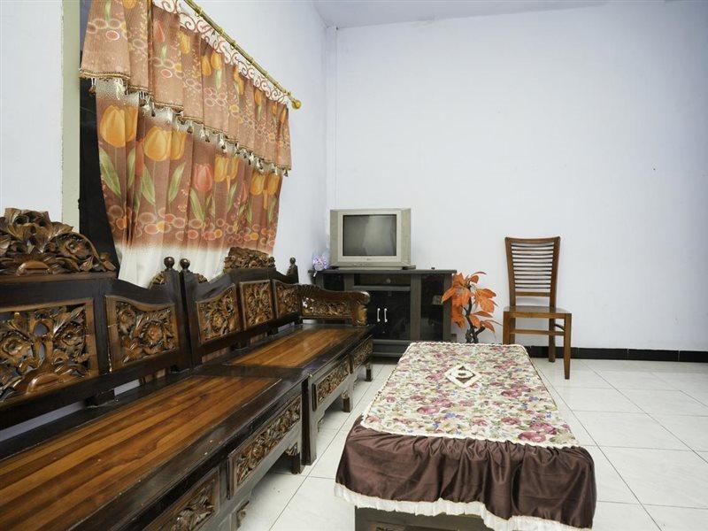 Spot On 2126 Bromo Indah Homestay Probolinggo Exterior photo
