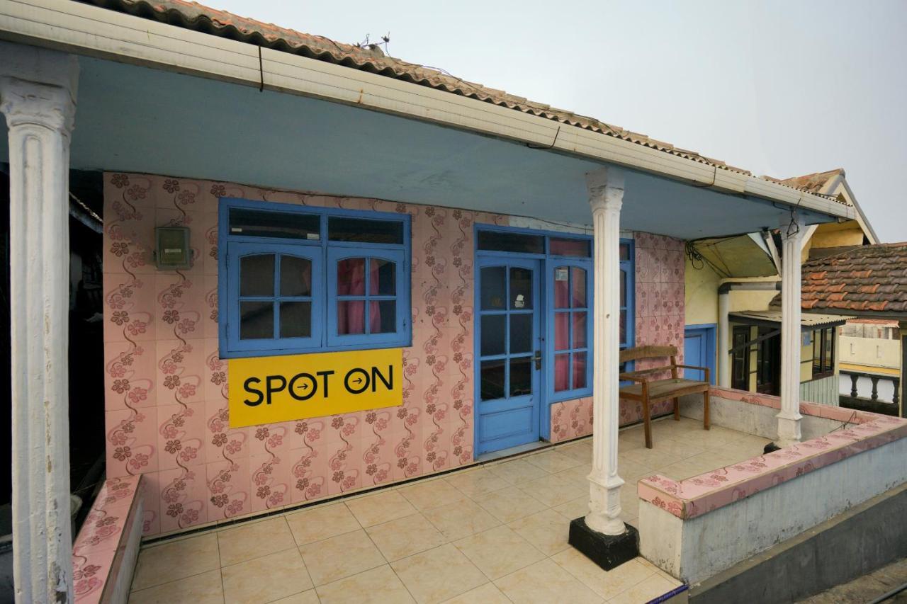 Spot On 2126 Bromo Indah Homestay Probolinggo Exterior photo