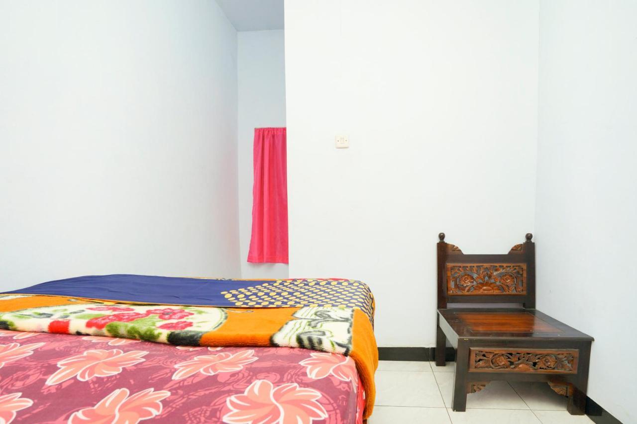 Spot On 2126 Bromo Indah Homestay Probolinggo Exterior photo
